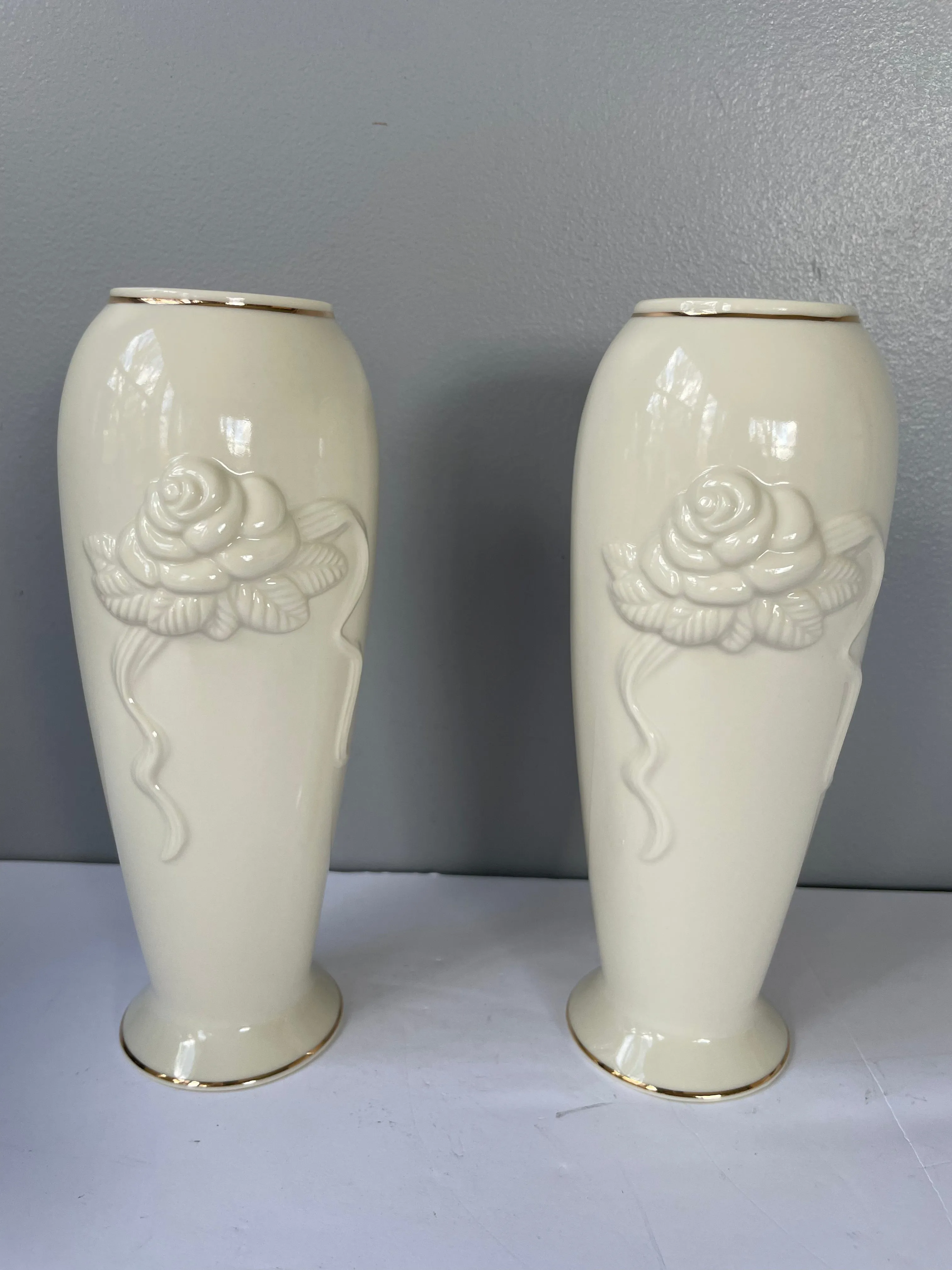 <€€ Vintage Pair/Set of 2 Lenox Rose Blossom Floral 7.5" Vases Ivory Bone China 24K Gold Accents