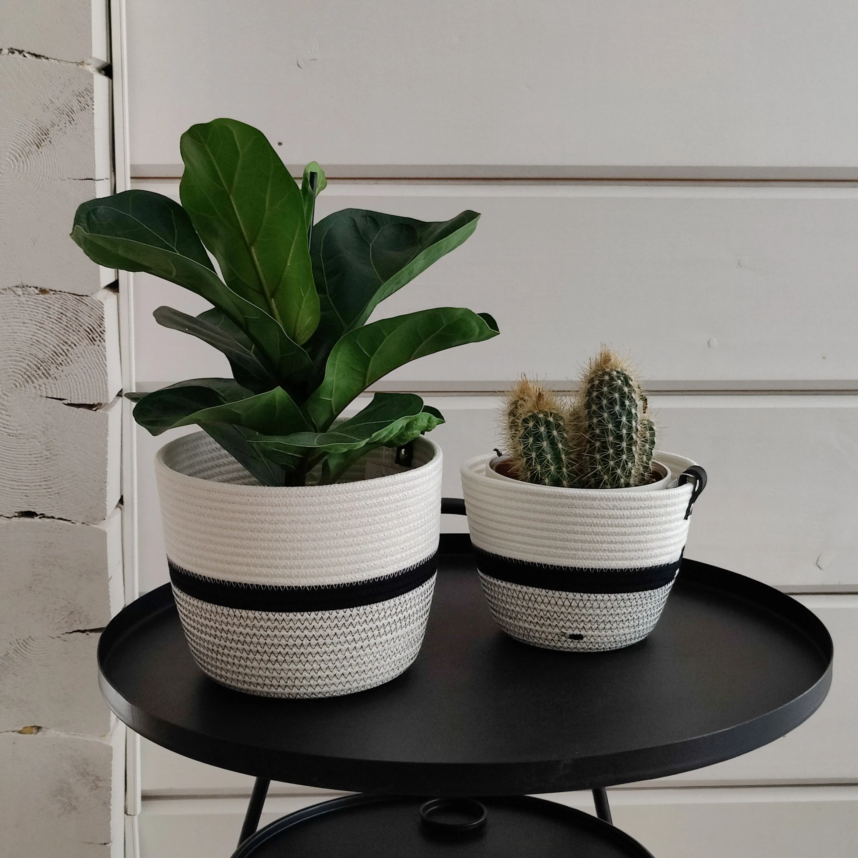 Planter Ecru Black